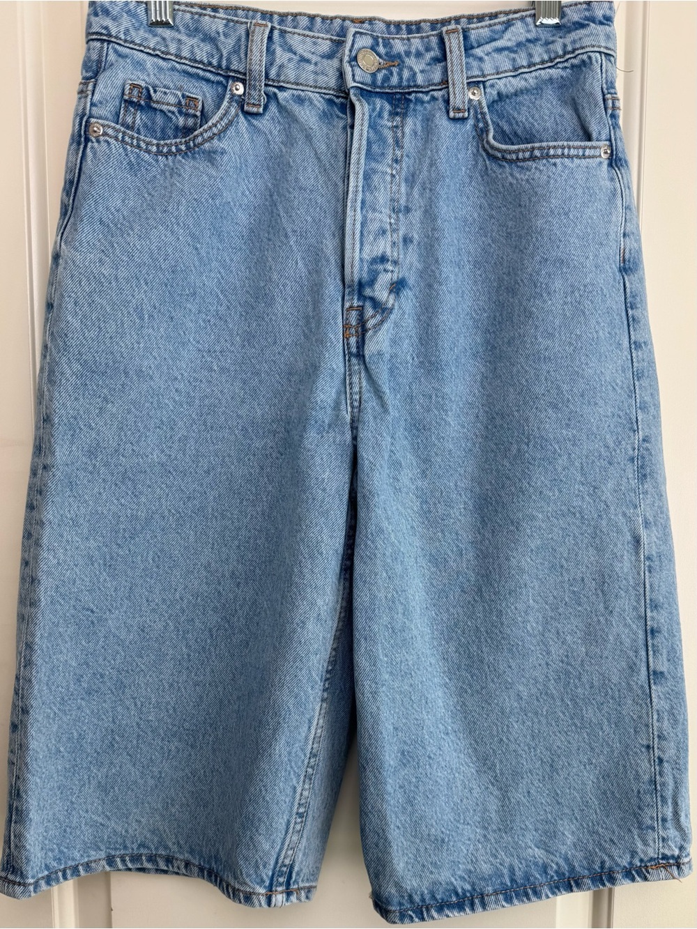 H&M &Denim Baggy Bermuda Jorts Size 2 High Rise Light Wash 100% Cotton
